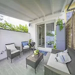 Sun&Garden Flat